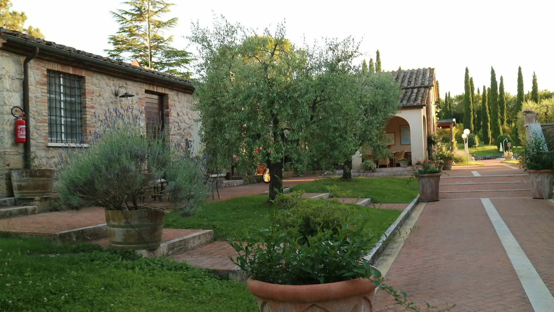***  מלון סרטאנו Agriturismo La Sovana איטליה